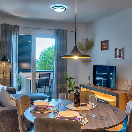Art Apartment Monvidal Пула Экстерьер фото