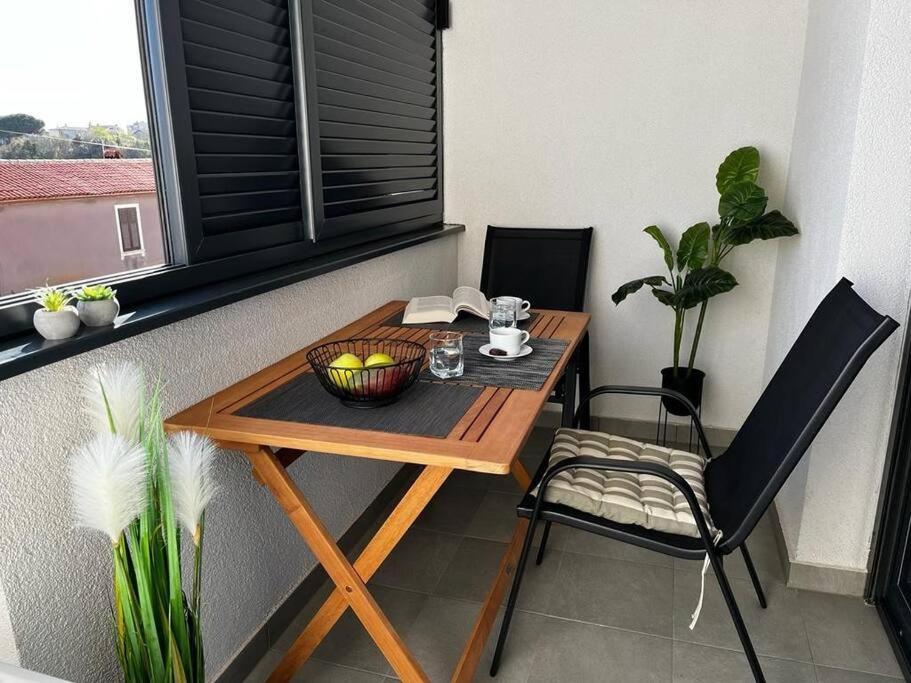 Art Apartment Monvidal Пула Экстерьер фото